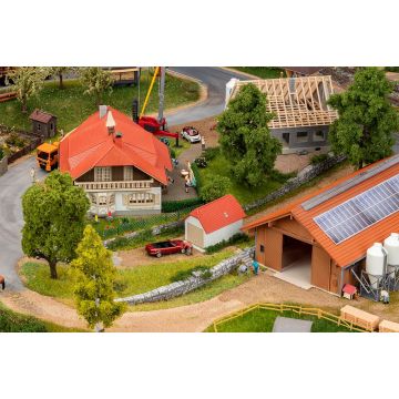 Faller - 1/87 BOERDERIJ MET STALLEN EN GARAGE