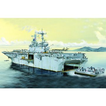 Hobbyboss - 1/700 Uss Essex Lhd-2 - Hbs83403