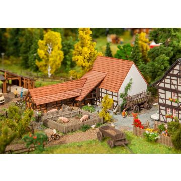 Faller - Landwirtschaftliches Gebäude mit Zubehör